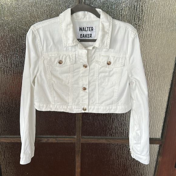 Walter Baker
Tressa Crop Denim Jacket size large - Picture 5 of 10